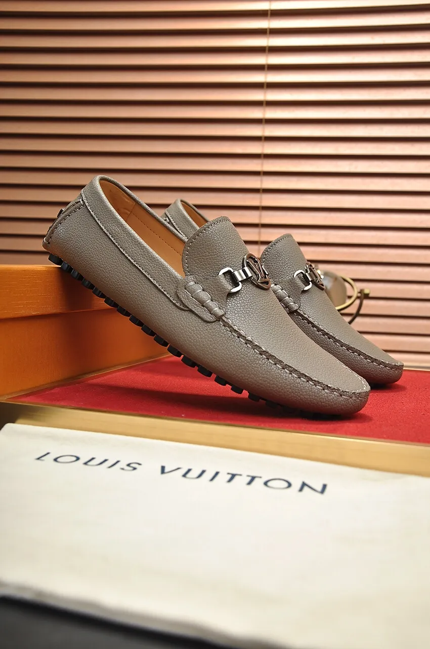 Men's men's shoes 💰420💶 [LV Doudou shoes] (water-dyed cowhide lining) new model is on the market, available on the official website. The new Doudou shoes are processed into single-color materials, and the uppers are made of imported horsehide leather. The body of the shoe is fully hemmed with mark thread, and is lined with imported original cowhide leather. The elegant shoe shape is super suitable for all-matching, and the size is 38-44.